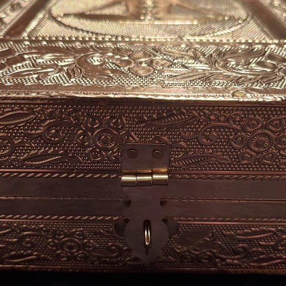 🌟NWT: Gold Chakra Jewelry Box - Picture 3 of 9